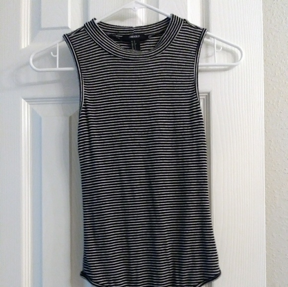 Black & White striped onesie - Picture 2 of 4